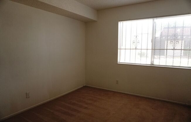 3 beds, 2 baths, $1,560.95, Unit # 225