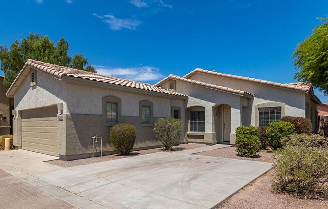Charming 3-Bed, 2-Bath Home near Riggs Rd & Cooper Rd - Enjoy Golf & Amenities!