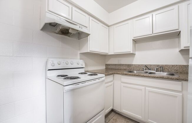 1 bed, 1 bath, $950, Unit Unit #16