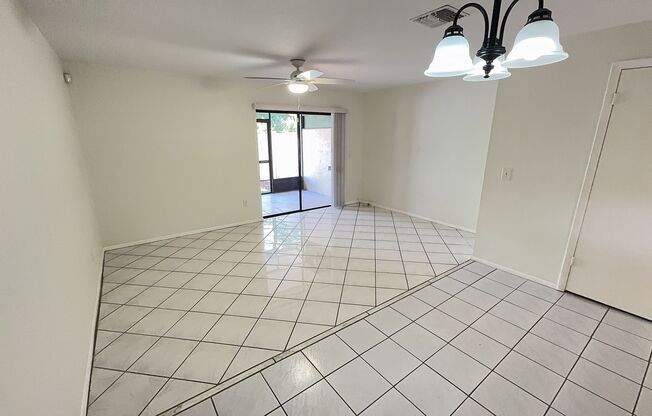 Newly renovated 2 bedroom Townhouse for Rent near Dale Mabry and Waters!
