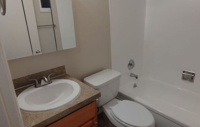 1 bed, 1 bath, 592 sqft, $1,275, Unit 023