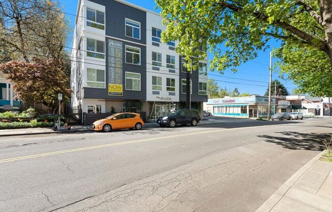 2 beds, 1 bath, 775 sqft, $1,995, Unit 306