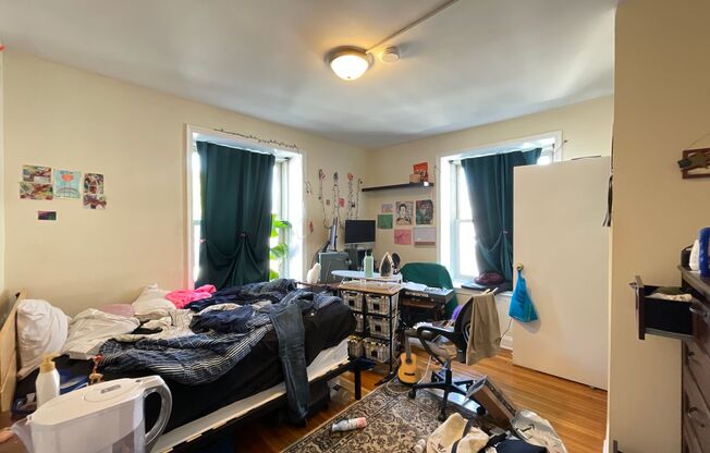 3 beds, 1 bath, 1,400 sqft, $1,575, Unit 4532-B9