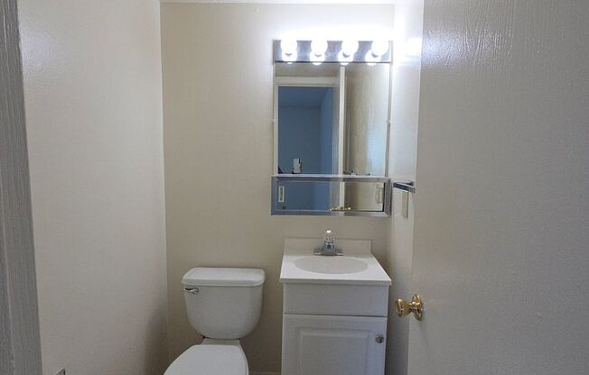 2 beds, 1.5 baths, 1,015 sqft, $1,140, Unit Z-09