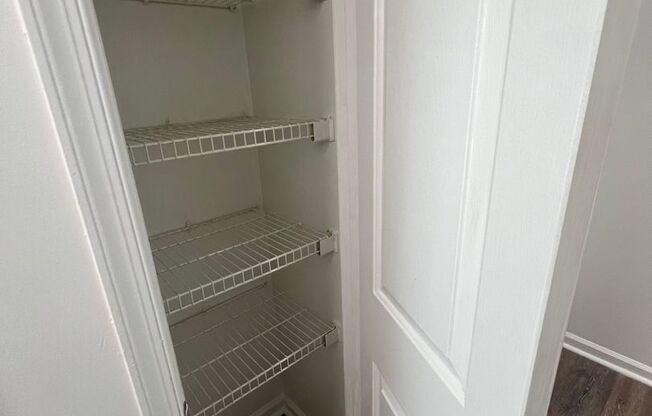 3 beds, 1.5 baths, $1,600, Unit 4054 Ogden St