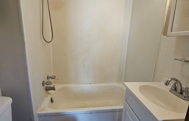 1 bed, 1 bath, $695, Unit 1710 Apt 1