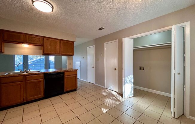 2 beds, 1.5 baths, 1,100 sqft, $1,750, Unit B