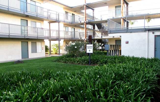 Front Courtyard of Moonraker