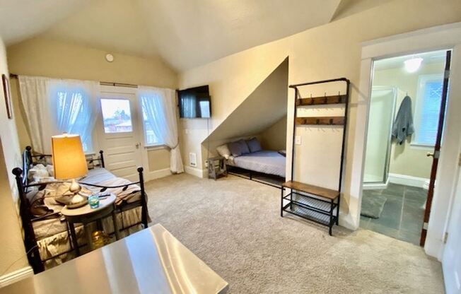 818 S. Lincoln Place