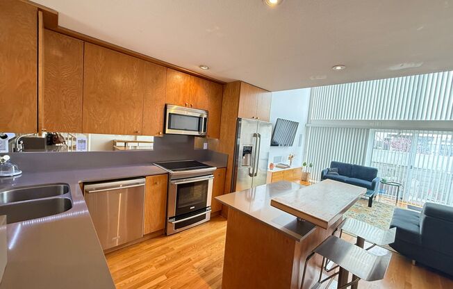Charming Loft - 2 bed/ 2.5 bath in prime downtown San Diego!