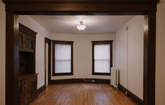 2 beds, 1 bath, 901 sqft, $1,250, Unit 315-21