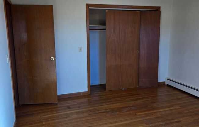 3 beds, 1 bath, 1,300 sqft, $2,150, Unit 188