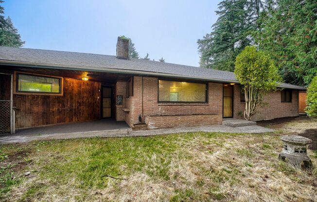 Ideally Located 3 Bed 1 Bath Burien Home w/ Huge Fenced Yard & Garage!