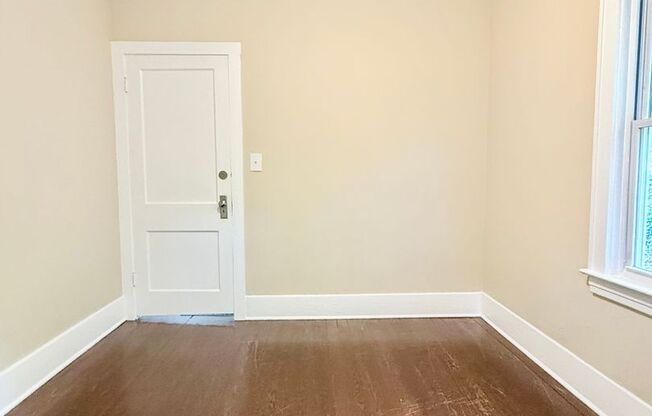 4 beds, 1 bath, $1,600