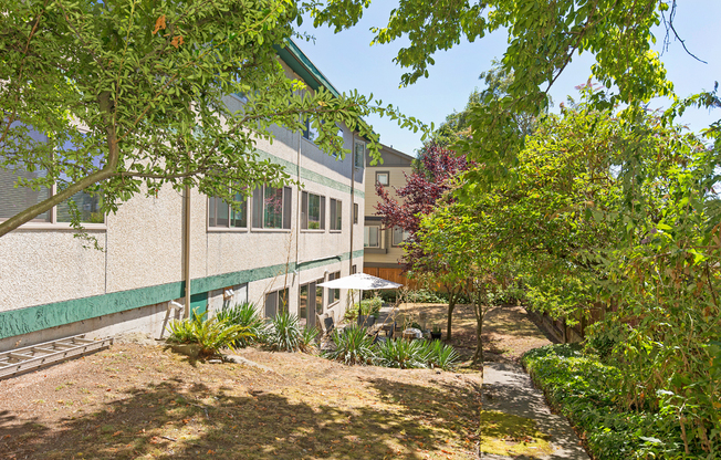 Remodeled 2 Bed / 1 Bath in central FREMONT! W/D in-unit!
