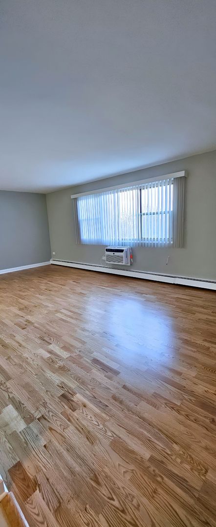 1447 W TOUHY AVE