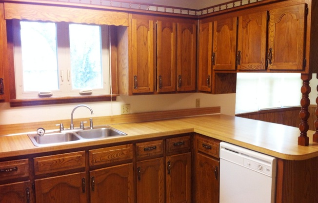 3 beds, 2 baths, $1,500