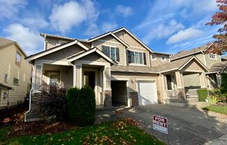 3 BD Townhome - Vaulted Ceilings!