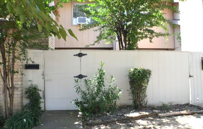 Townhouse for Lease in Dallas