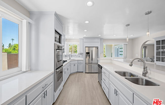 15042 VALLEYHEART DR