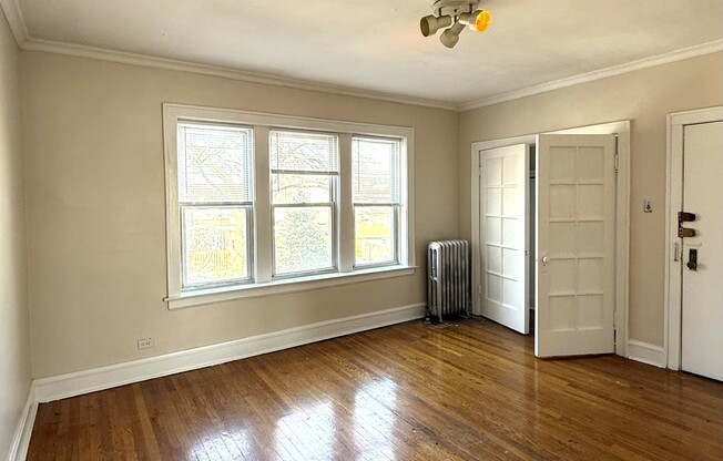 2855 W BERTEAU