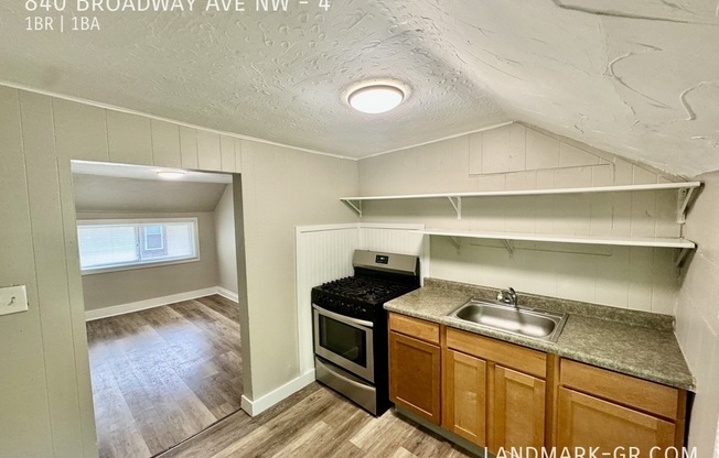 840 Broadway Ave NW