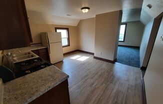 3 beds, 1 bath, 1,106 sqft, $1,095, Unit 1523-2