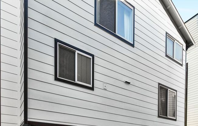 Spacious 3-Bedroom Townhouse with Private Yard & 2-Car Garage in Georgetown