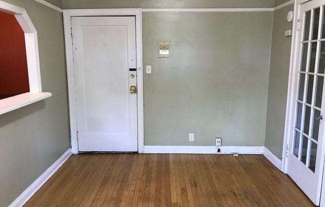 Studio, 1 bath, $825, Unit 32