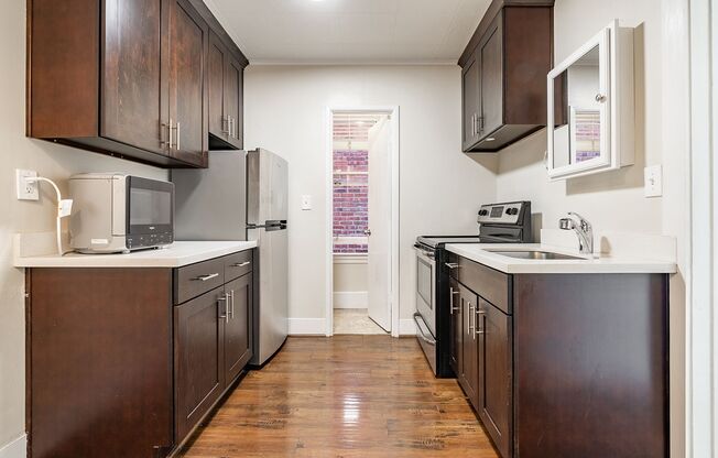 Studio, 1 bath, 375 sqft, $1,095, Unit 27
