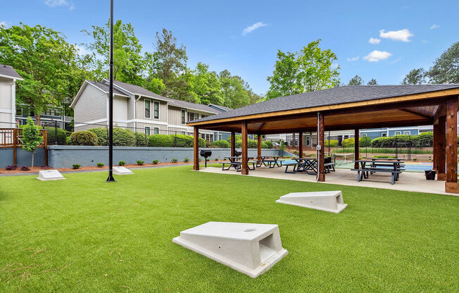 Outdoor lawn at Arbors at East Cobb Apartments, Georgia, 30062