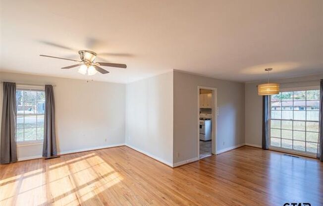 Sweet Cottage on Camellia!