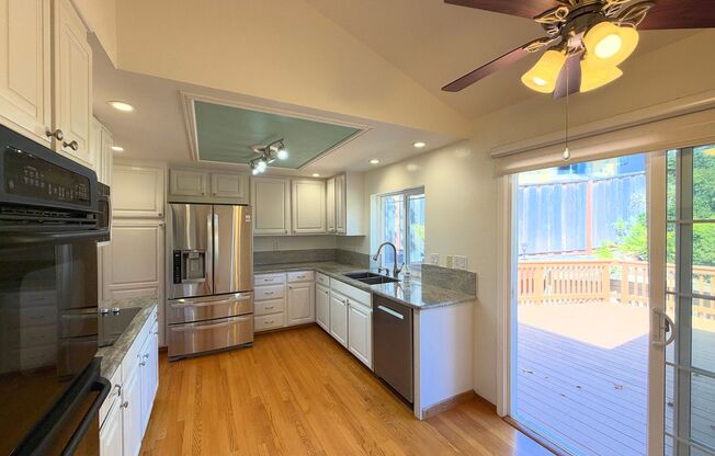3 beds, 2.5 baths, $6,895