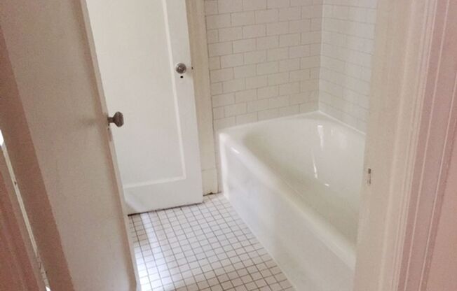 1 bed, 1 bath, 900 sqft, $1,400, Unit 114