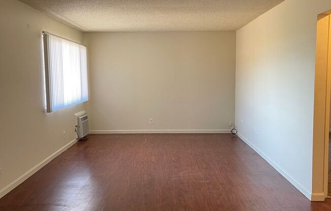 2 BED 1 BATH UPSTAIRS UNIT *PET FRIENDLY