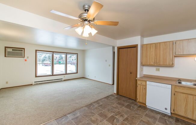 2 beds, 1 bath, $1,045, Unit 615-01