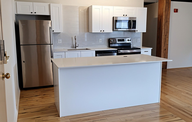 1 bed, 1 bath, 1,093 sqft, $1,585, Unit 208