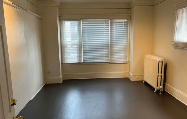 8 Bedroom 2 Bathroom House 6 Parking Spots U District