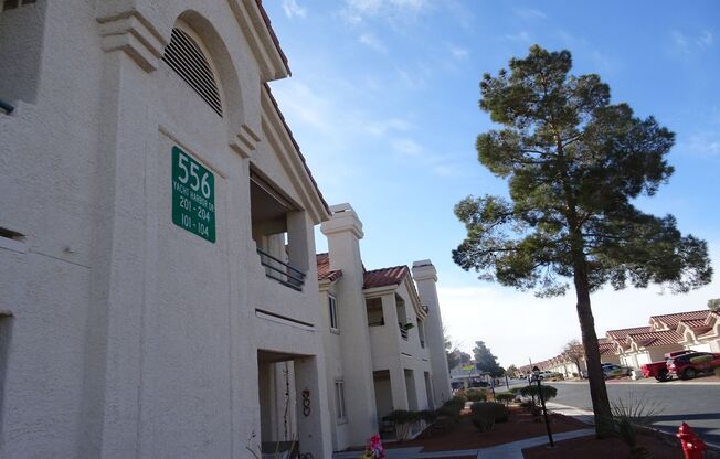 2nd Level 2 bedroom, 2 bathroom condo outside of Summerlin