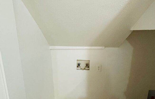 2 beds, 1.5 baths, 1,032 sqft, $1,625, Unit 1059