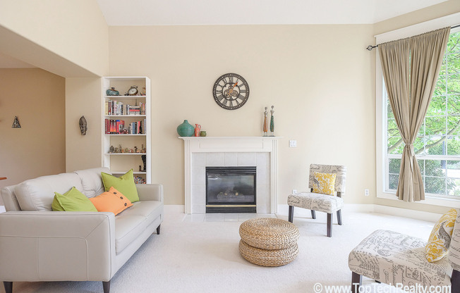 Lovely 4 Bedroom | 2.5 Bathroom Single Family Home | Corner Lot | Kaiser Woods Community