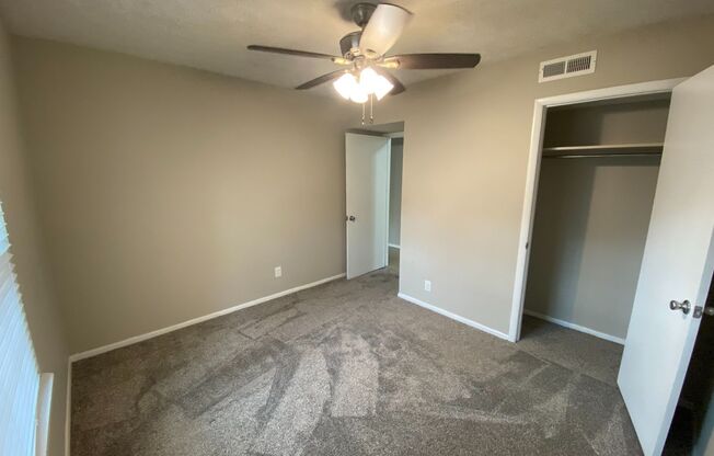 2 beds, 1 bath, 1,000 sqft, $1,365, Unit 11