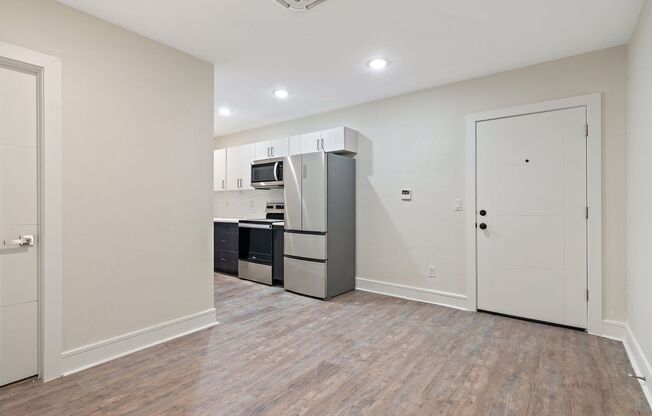 1 bed, 1 bath, 550 sqft, $1,100, Unit 113