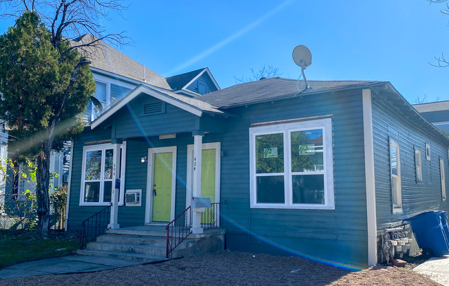 404 E Carson