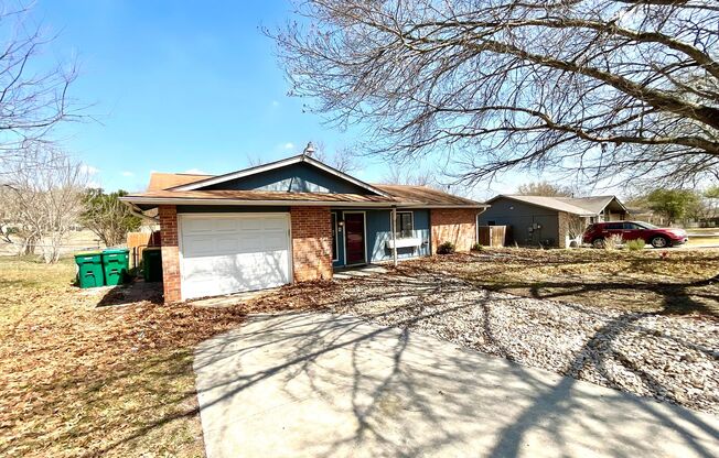 **APPLICATION RECEIVED** *MOVE IN SPECIAL* Beautiful 4-Bedroom Home Near Shopping & Dining in Live Oak