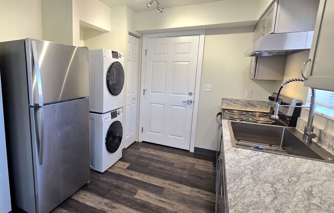 Studio, 1 bath, 468 sqft, $1,395, Unit 305