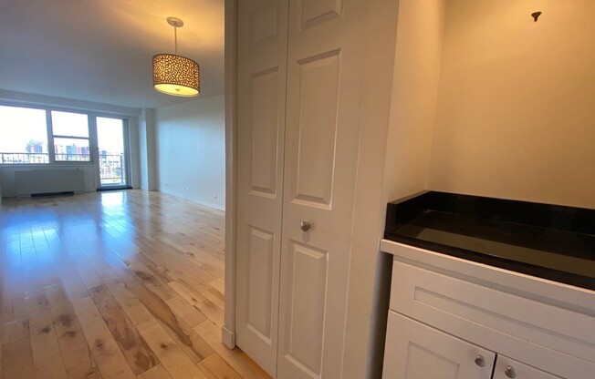 1 bed, 1 bath, 605 sqft, $3,800, Unit 18K
