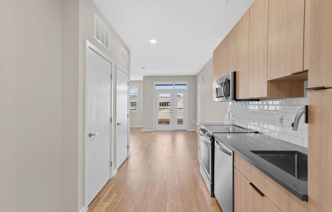 Studio, 1 bath, 548 sqft, $1,820, Unit 403