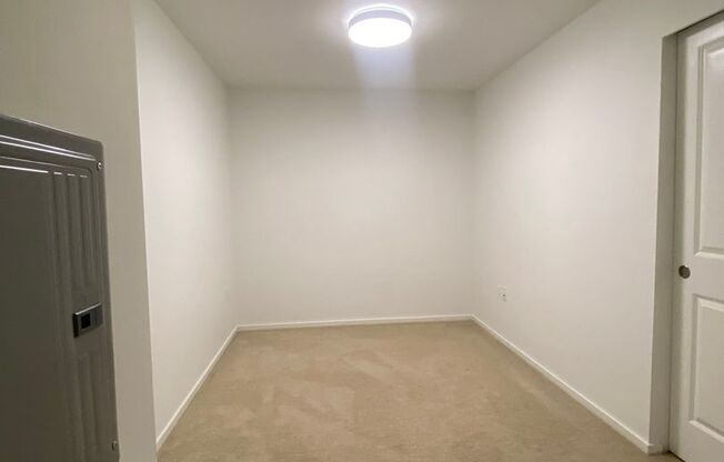 1 bed, 1 bath, 655 sqft, $2,195, Unit 2401-A