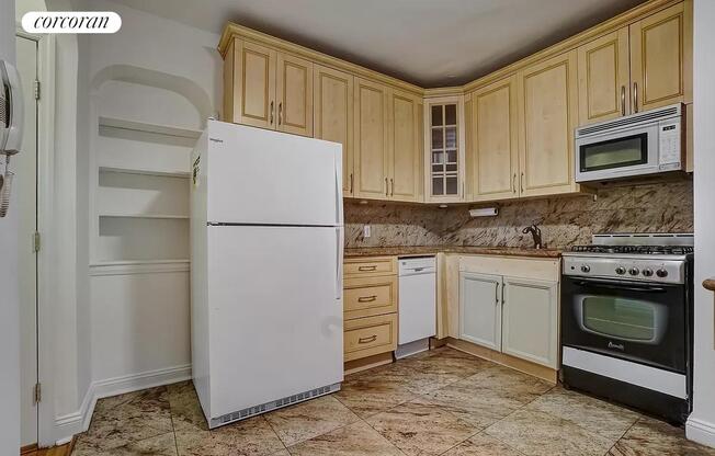 76 15 35 AVE